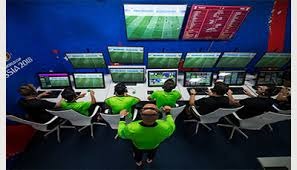 中国主裁马宁亮相世界杯 引发全球关注